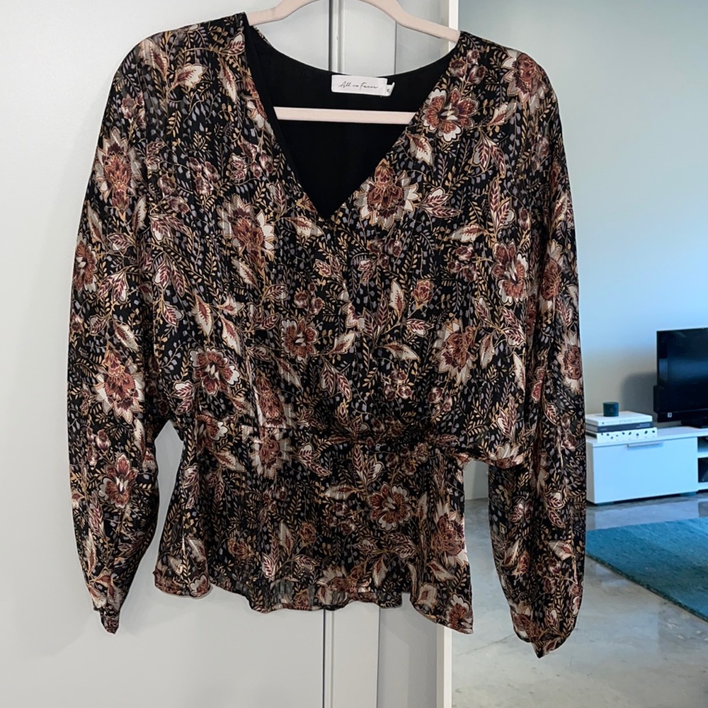 Beautiful long sleeve metallic shimmer blouse MED